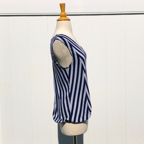 Max Studio Sleeveless Blue and White Striped V-neck Tank Top Size Medium - Picture 7 of 12